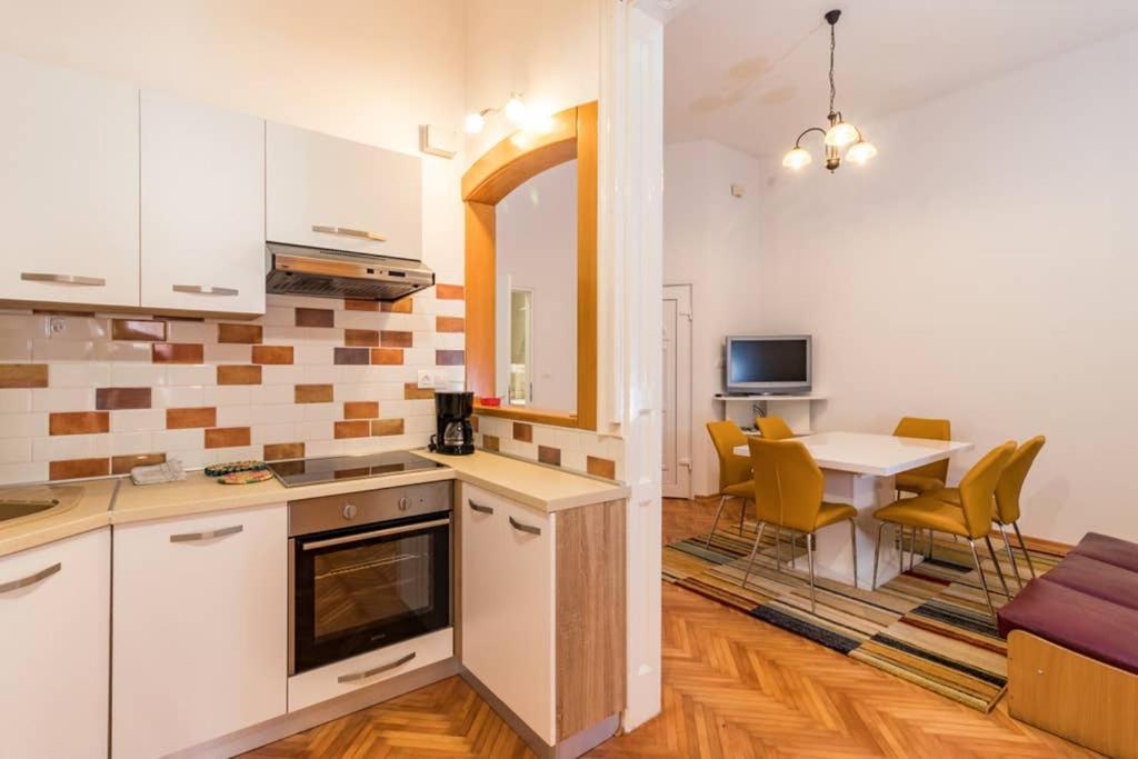 Apartment Historic Building Port Side Near Arena 3xac Nets Pula